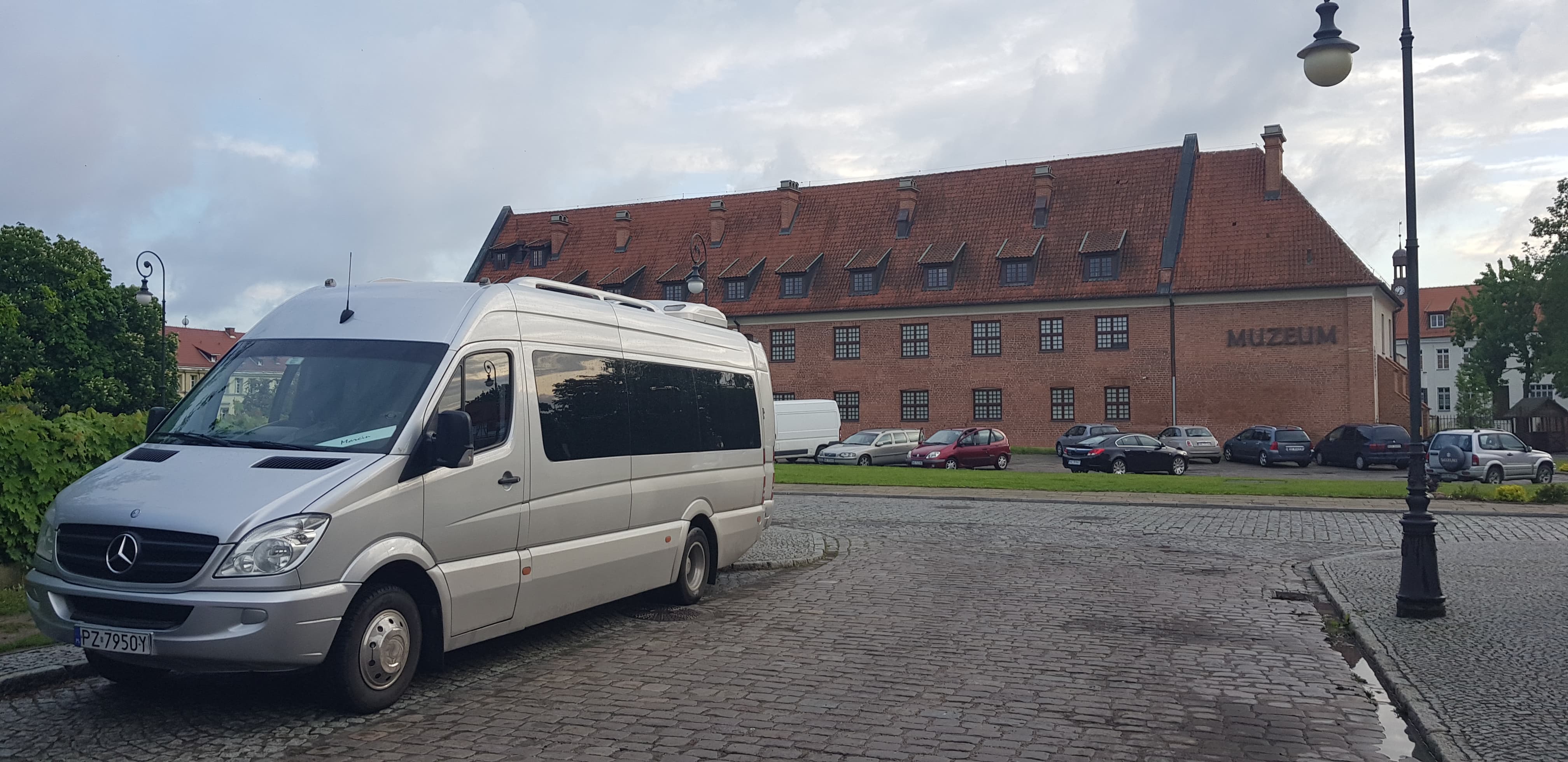 Mercedes Sprinter 519 19 foteli dla pasażerów, system