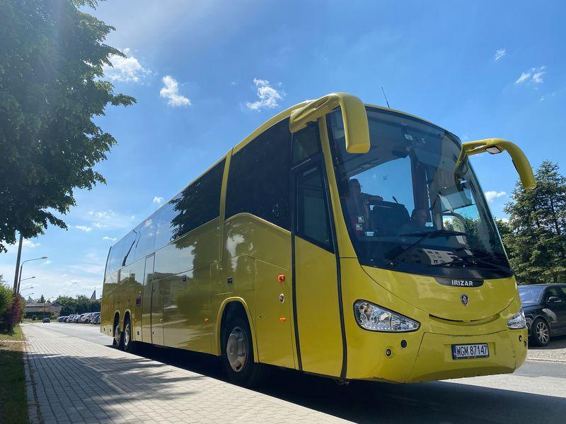 żółty autobus